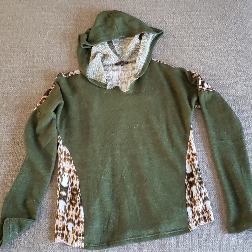 Hooded top